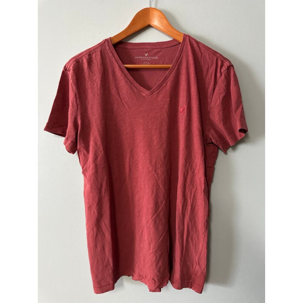 American Eagle Men’s Medium Burgundy V Neck T Shirt Soft Casual Basic Tee